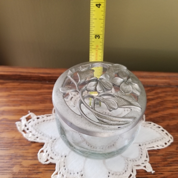 Vintage Elegant 1990s Floral Pewter Boudoir Glass Powder Jar - Picture 10 of 15